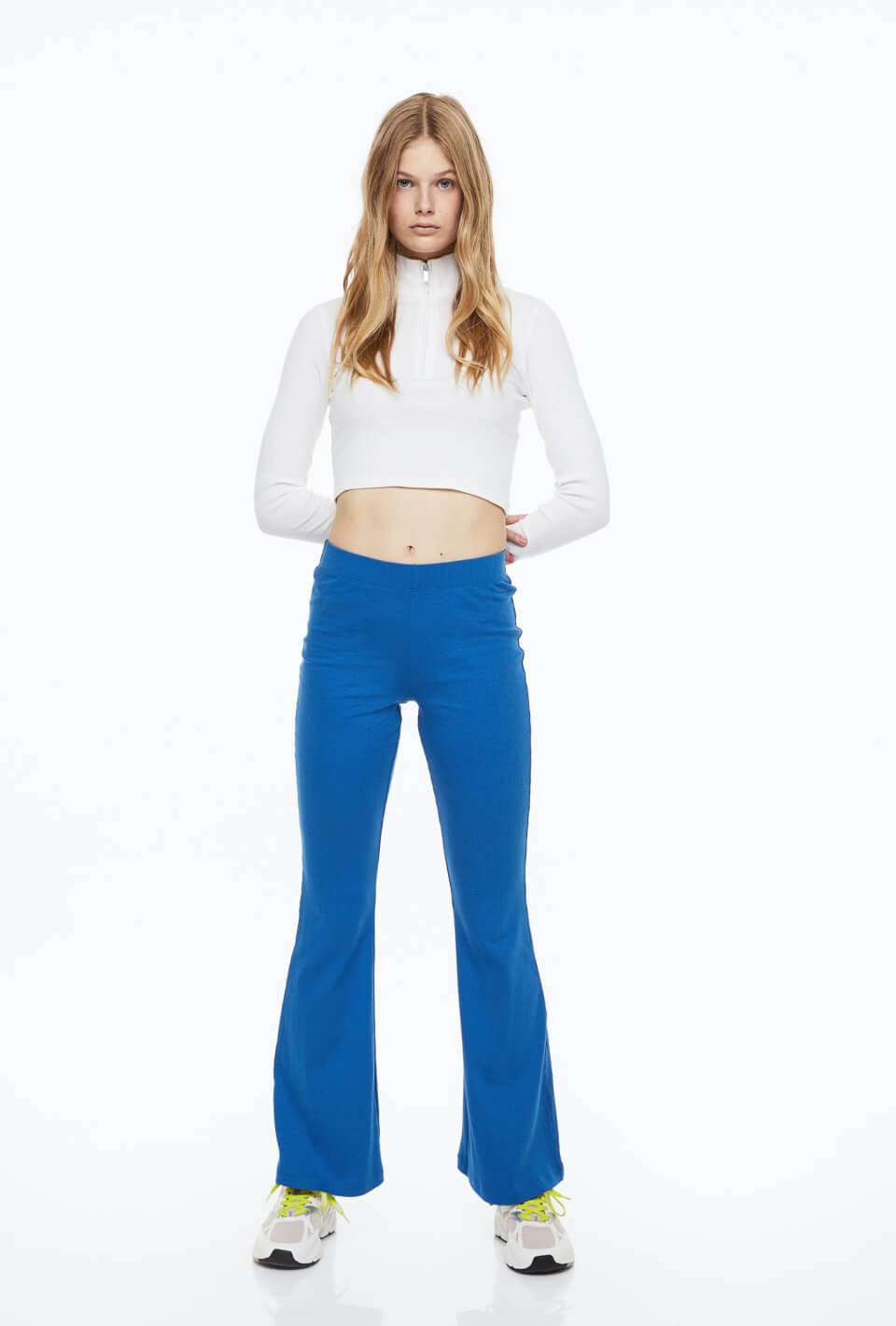 shop-woman-4-blue shop-woman-4-blue