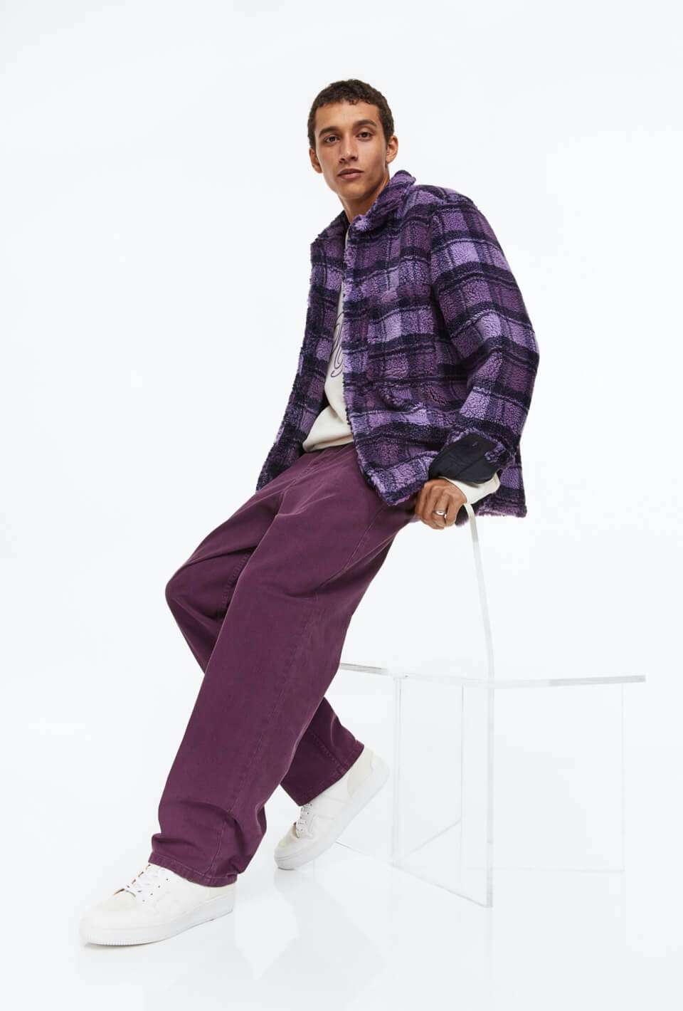 shop-man-3-dark-purple shop-man-3-dark-purple